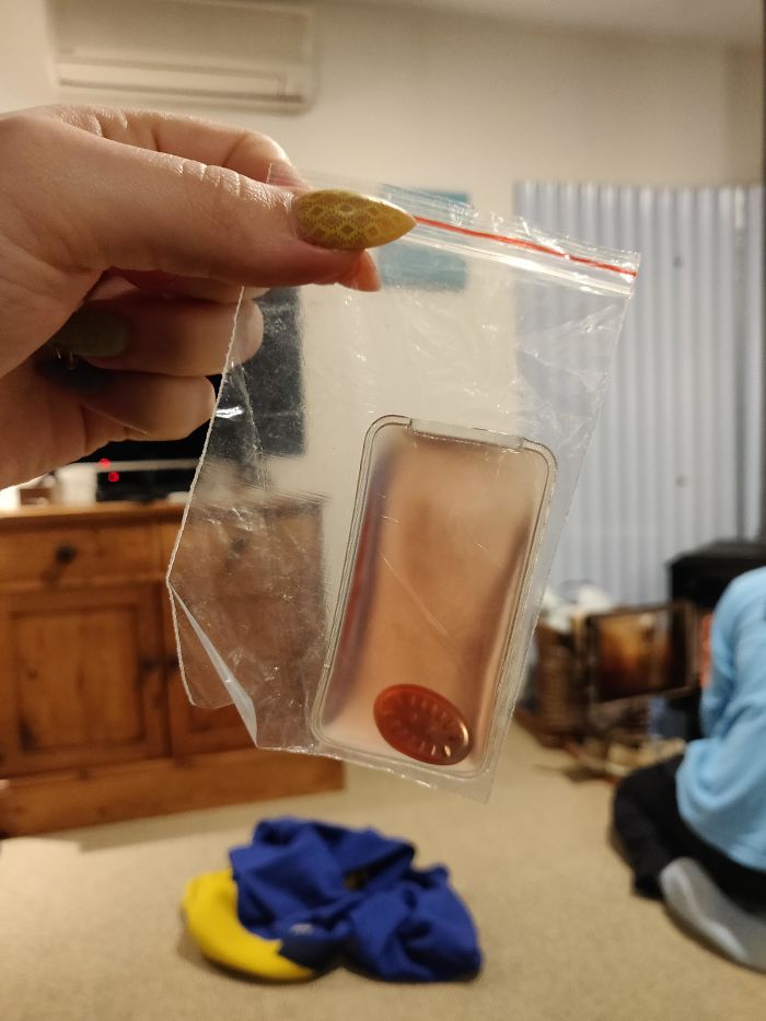 Weird Sealed Pouch Inside A Baggie Filled With Some Sort Of Gel And Some Metal Oval With Raised Lines On It. Randomly Appeared Inside Someones Backpack In New Zealand. What Is This Thing?