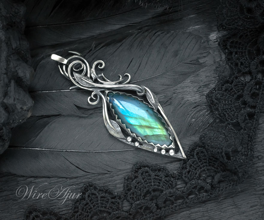 The Stunning Pendant In An Elven Floral Style With A Bright Labradorite