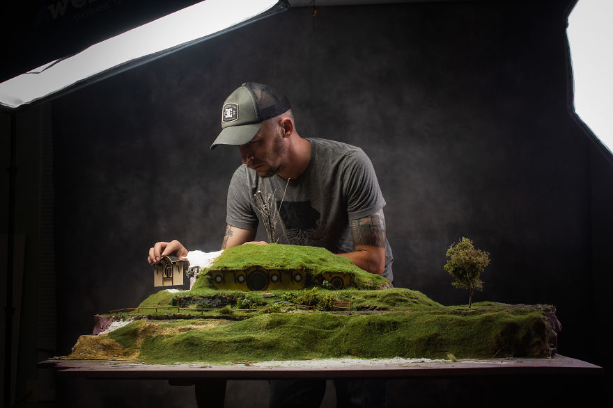 I Recreate The 'Lord Of The Rings' Scenes On A Tabletop (8 Pics)