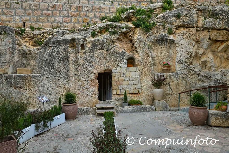 The Tomb Of Jesus In Jerusalem