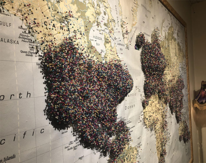 Este mapa "De dónde eres" en el Museo de la Aurora de Reikiavik (Islandia)