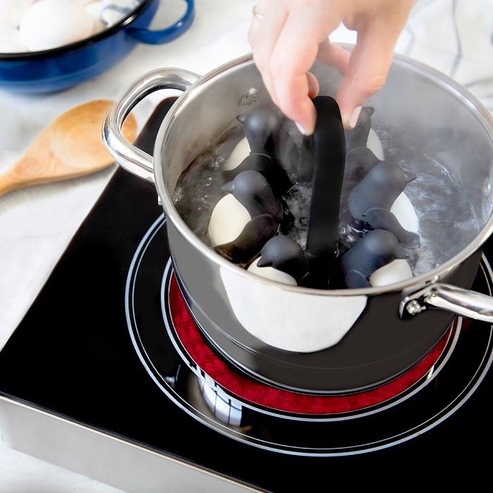 Estos "Egguins" son un nuevo invento de cocina para cocer huevos de forma fácil y divertida