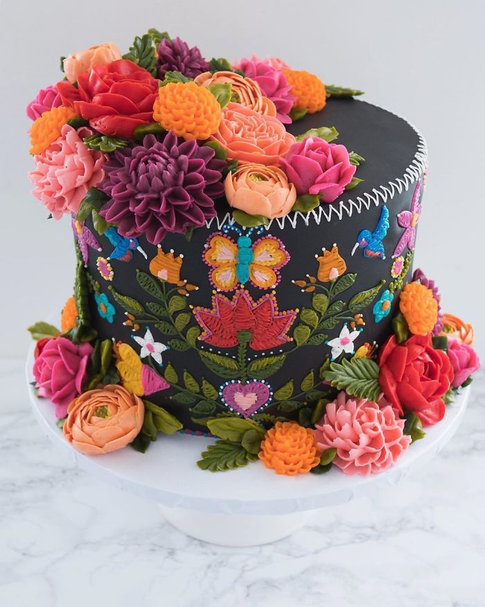 These Cakes By Leslie Vigil Look Like They've Been Decorated With Needle And Thread
