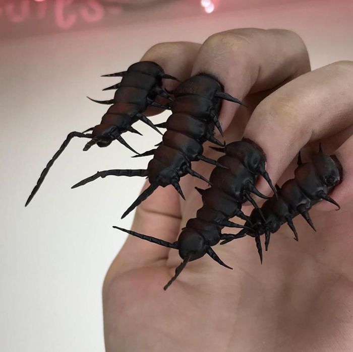 Manicurist creates new style of gel nails by sticking real mosquitoes on  them
