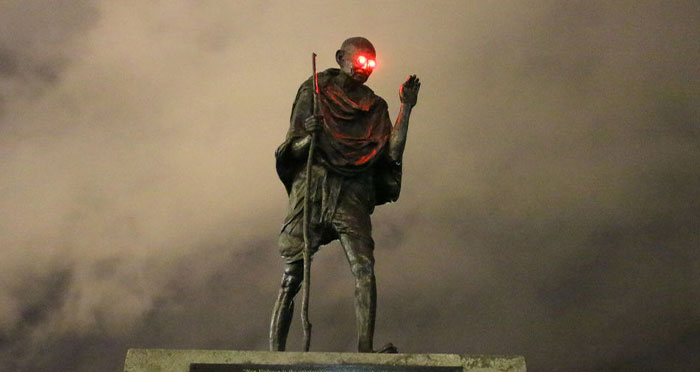Someone Vandalized Gandhi’s Statue In San Francisco And It Now Has Beaming Red Eyes