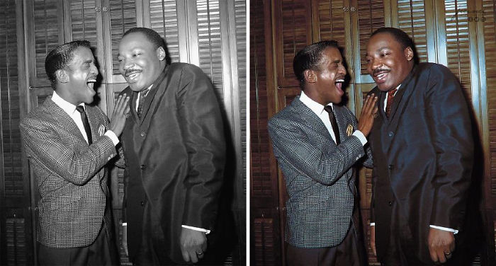 Martin Luther King Jr. y el artista Sammy Davis Jr. comparten risas en el camerino de Davis en el Teatro Majestic de Nueva York en 1965