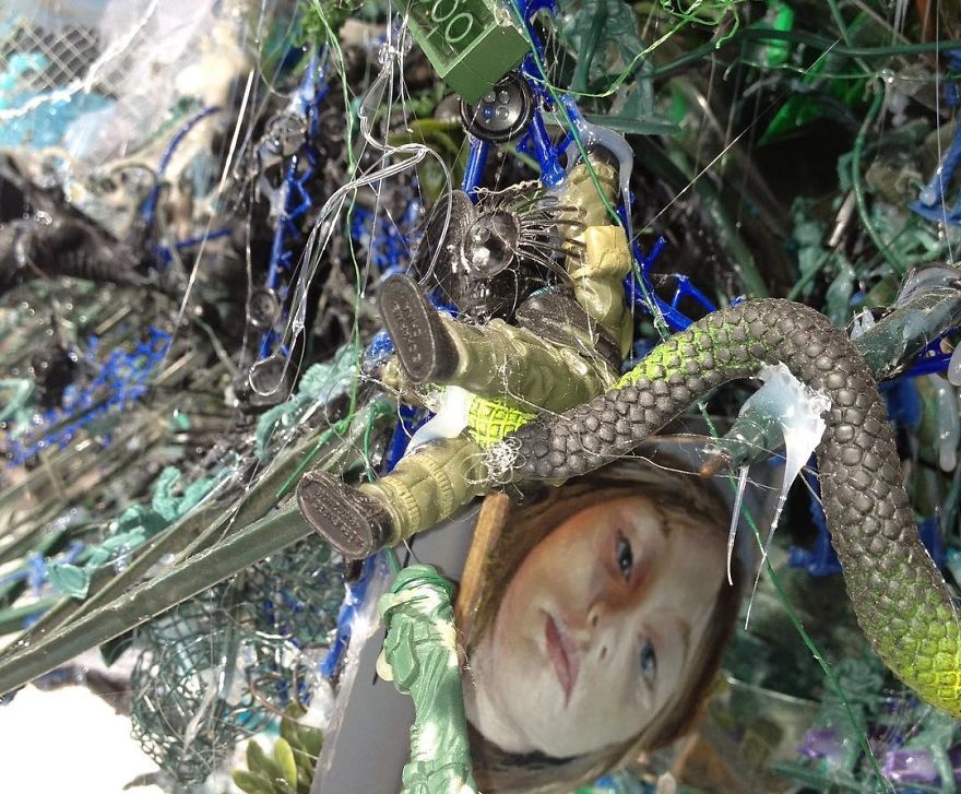 Artist Makes Impressive Art With The Rubbish Found On The Beaches