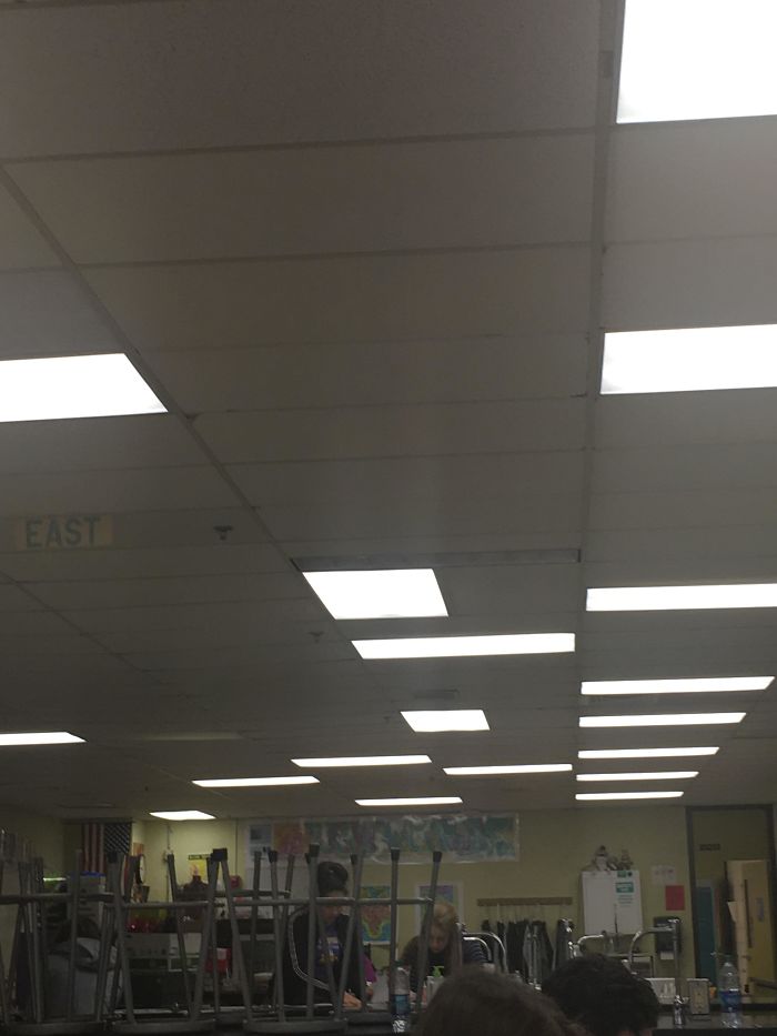 Las luces del departamento de ciencias