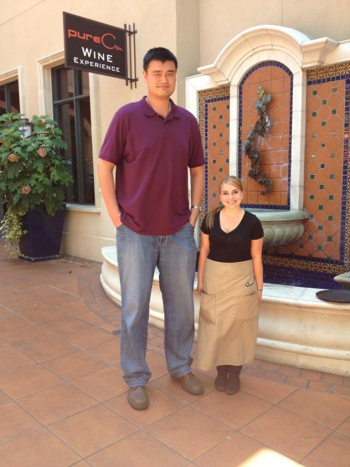 Yao Ming Visited My Girlfriend's Restaurant, She's 4'11