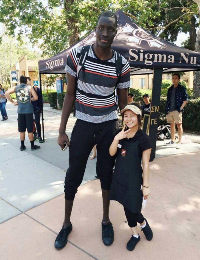 Hombre alto y mujer baja