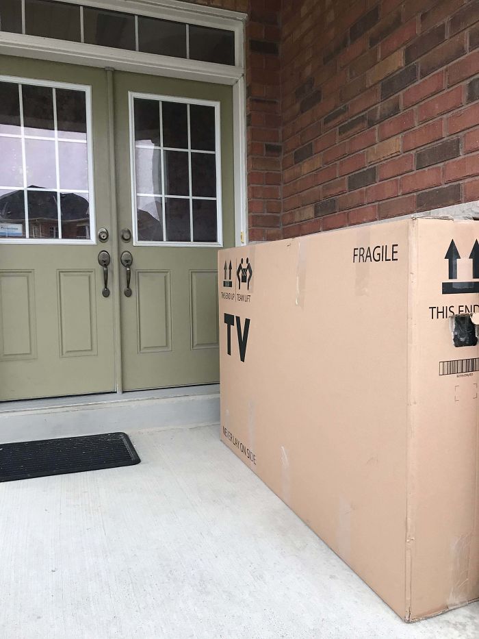 Delivery Guys Left A TV In Plain View Without Even Ringing The Doorbell