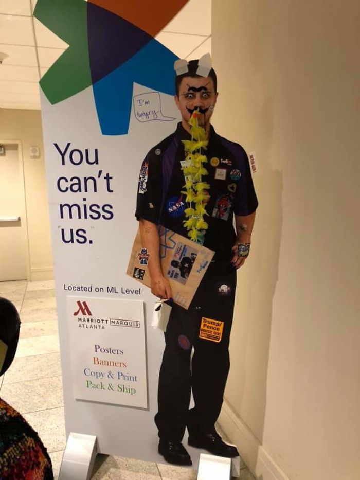 FedEx Put Up A Life-Size Ad At Dragon Con, People Saw There Were Many Ways To Improve It