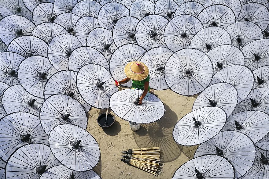 Among the white umbrellas by aungthuya Myanmar Aung ThuYaAGORA images 5d6fc5fe6f73b  880 - As imagens mais inacreditavelmente incríveis de 2019