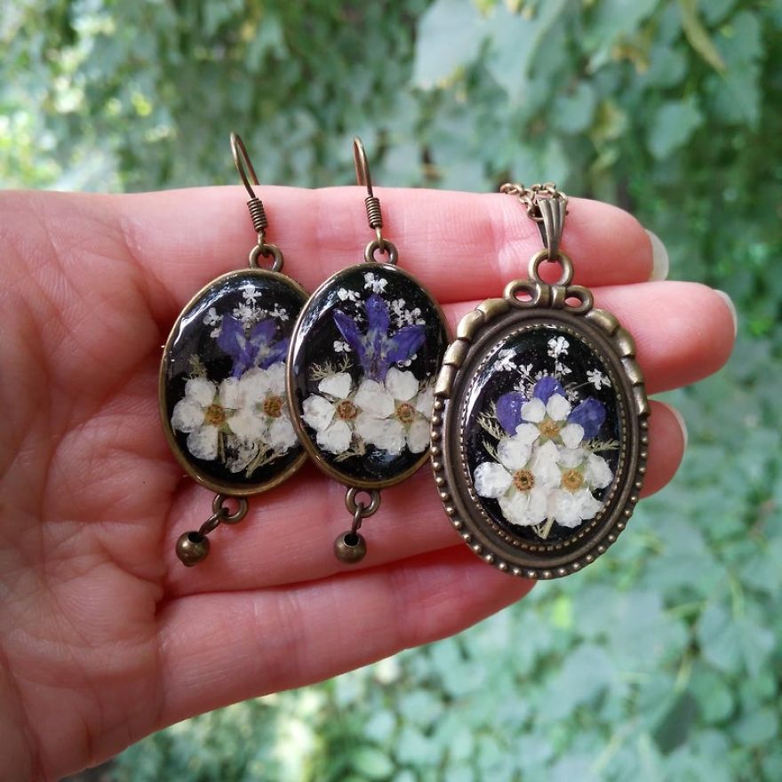 I Handmake Jewelry With Real Flowers And Natural Stones