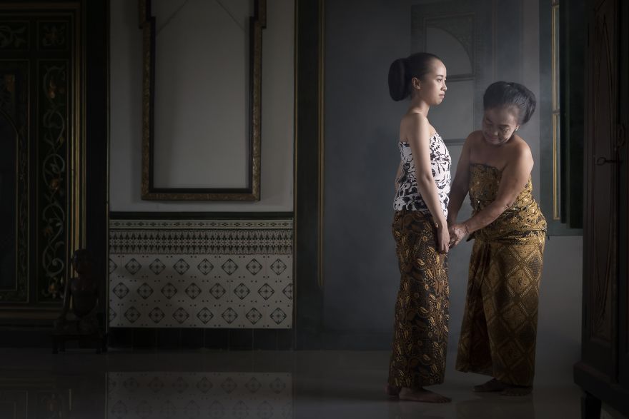 Using Javanese Clothes
