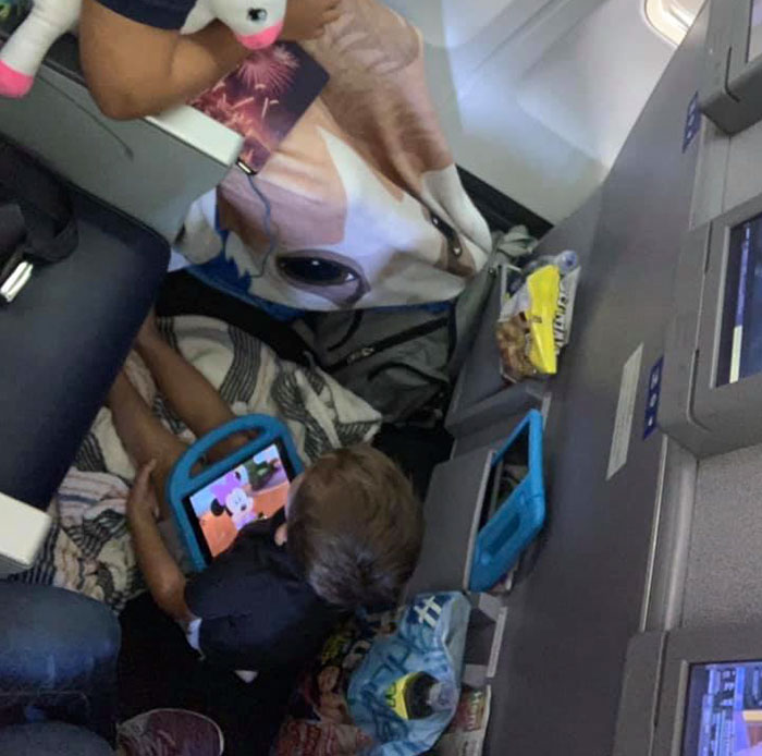 4 Y.O. Autistic Boy Was Having A Meltdown During A Flight So The Crew And Passengers Stepped In To Help