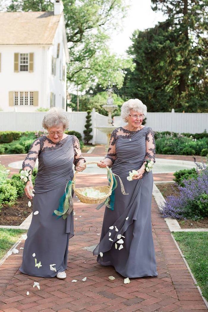 The Bride And Groom Honored Their Grandmothers By Having Them Be The "Flower Girls"