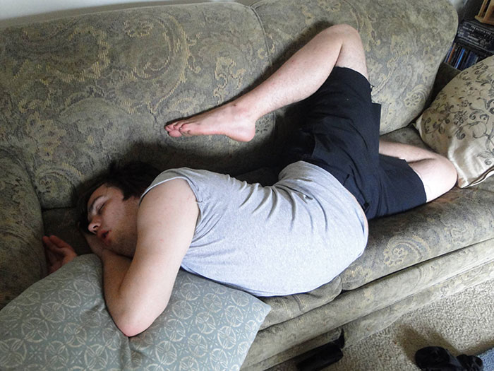 35 People Caught Napping In Funny And Uncomfortable-Looking Ways | Bored  Panda
