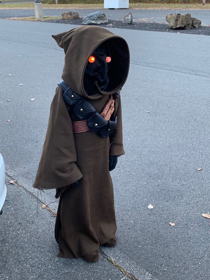 I Figured Out How To Use A Sewing Machine And Made My Son A Jawa Costume