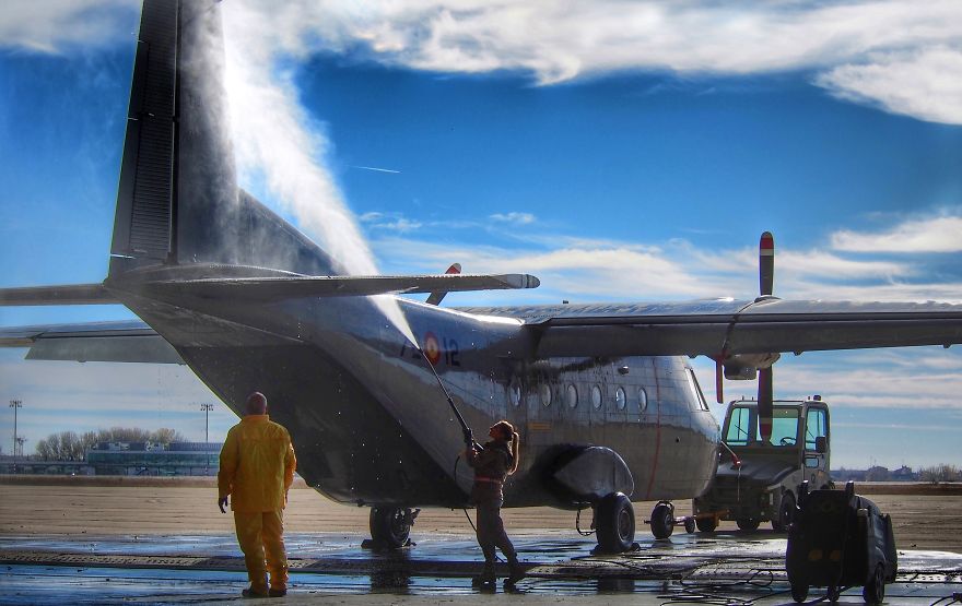 Airplane Cleaning With Clouds, José A. Del Caño, Spain