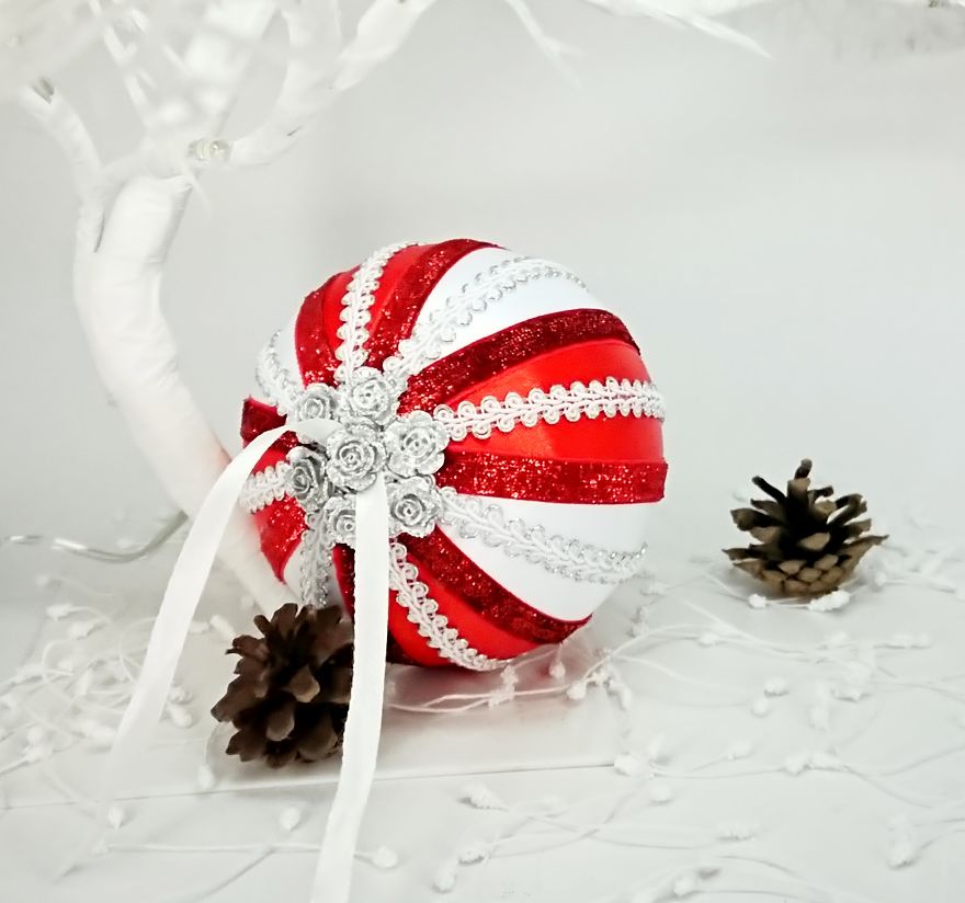 White Red Christmas Baubles