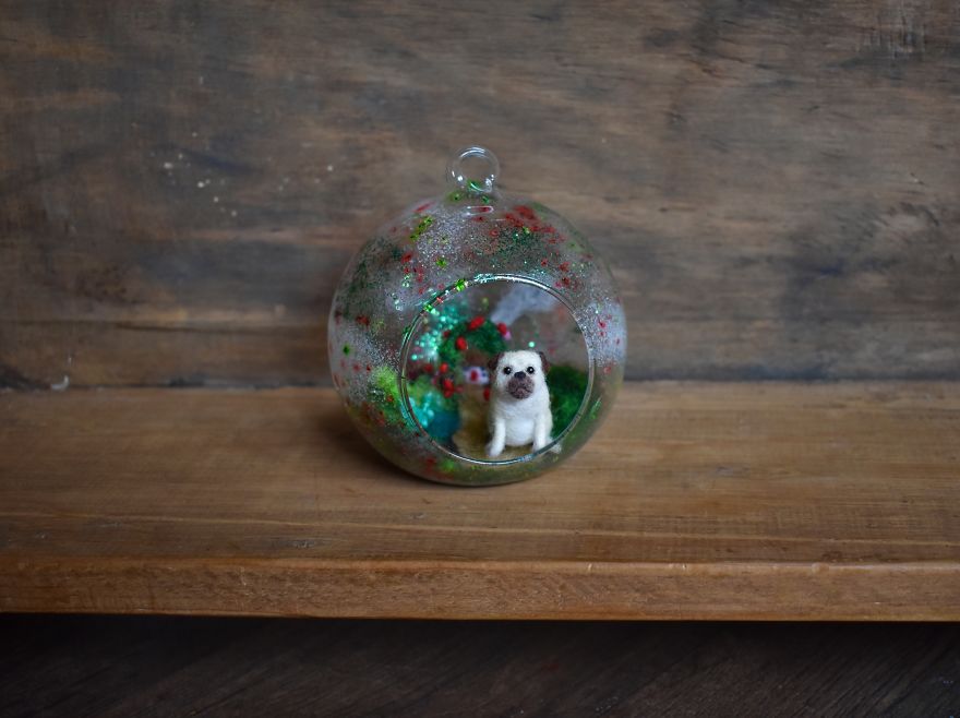 I Transform Ordinary Glass Baubles By Needle Felting Tiny Animal Scenes Into Them