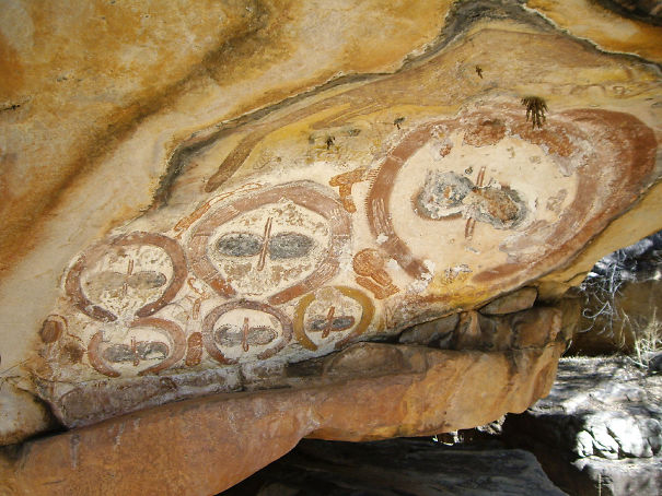 Wandjina-cave-paintings-region-Kimberley-Australia.jpg