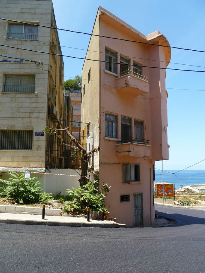 Este Hombre Construyó Probablemente La Casa Más Estrecha De Beirut Para Bloquear Las Vistas Al Mar De Su Hermano