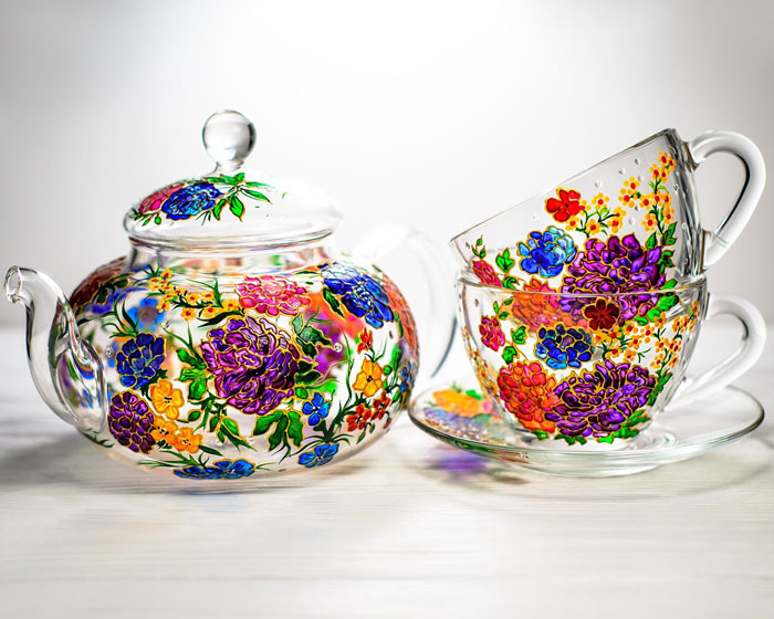 This Ukrainian Artist Handpaints Glassware And Here Are The 30 