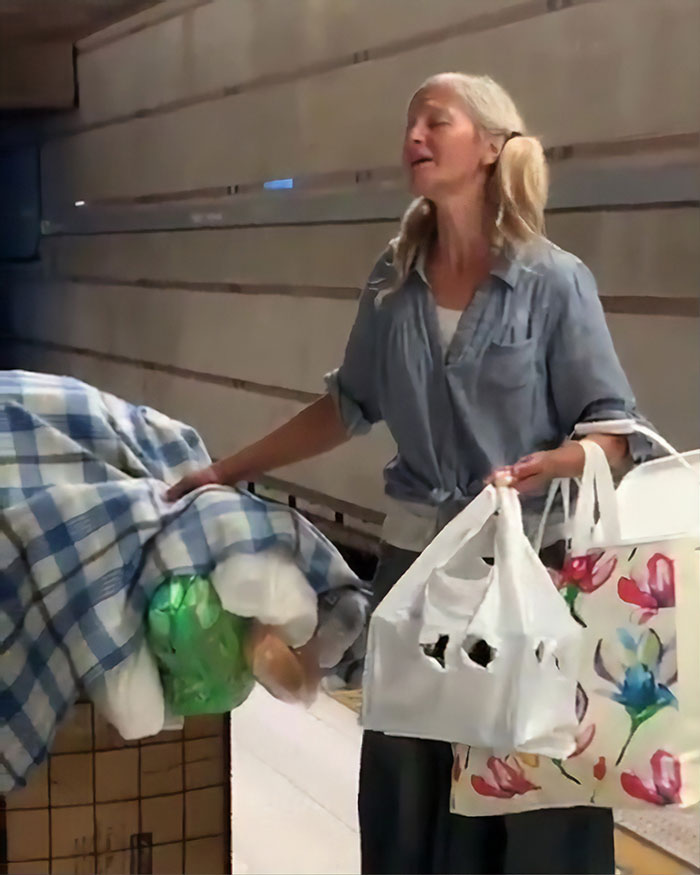 Homeless Woman Goes Viral For Incredible Singing Skills, Turns Out She Lost Her Home To Medical Bills