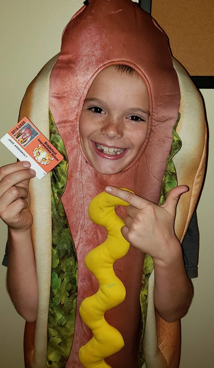 Parents Find Out That School Allows Kids To Wear Hot Dog Costumes For Their ID Photo, So They Dare Their Son To Do It
