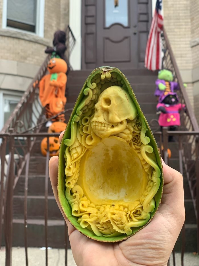 I’ve Decorated A Halloween House In New York City With One Of My Avoart! Happy Havoween 🥑