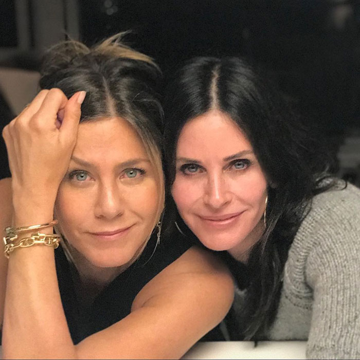 50 Y.O. Jennifer Aniston Joins Instagram For The First Time, Shares Friends Reunion Pic, Gets 6 Million Followers In A Day