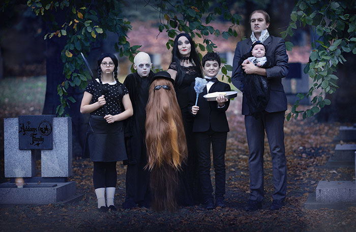 My 20 Pics Of A Family Dressed Up As The Addams Family For Halloween