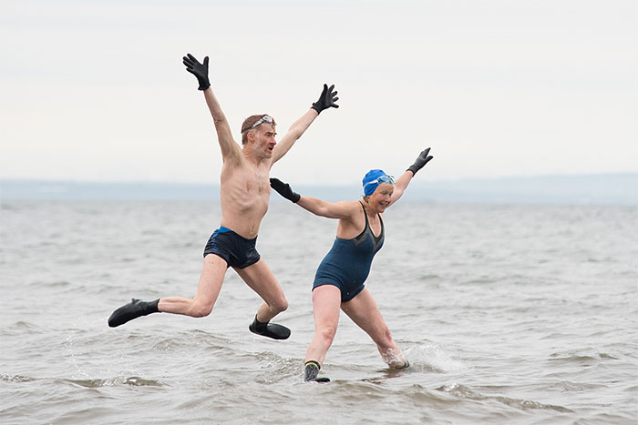 I Spent A Year Photographing Wild Swimmers In Scotland In All Weathers, Here Are 59 Of The Best Photos