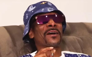 Snoop Dogg Laughs At Kanye West's Attempts At Fashion By Calling His New Slides 'Jail Slippers'