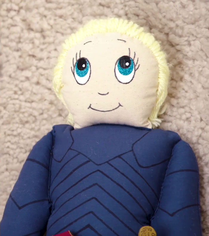 'Jaime Lannister' Has A Lovely Doll Of Brienne Of Tarth At Home, And It's As Sweet As It Sounds