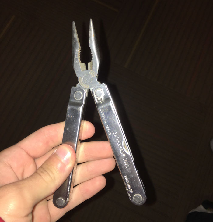 Guy Tries Selling His Grandfather's Tools To Pay For Mom's Cancer Treatment, People Don't Let Him
