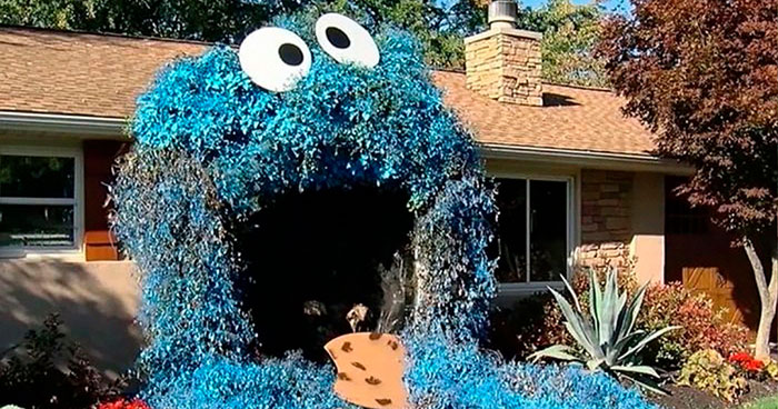 This Woman Turned Her Front Porch Into A Giant Cookie Monster For Halloween
