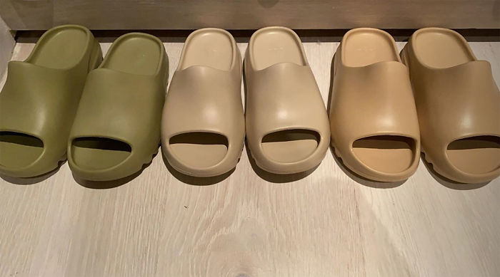 diamant job ihærdige Snoop Dogg Laughs At Kanye West's Attempts At Fashion By Calling His New  Slides 'Jail Slippers' | Bored Panda