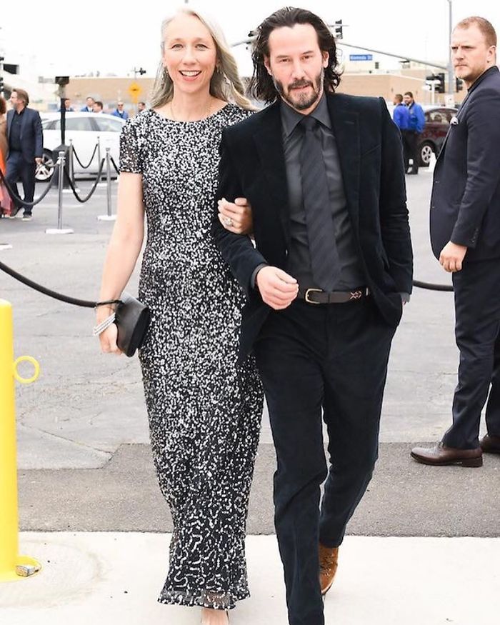 Keanu Reeves aparece por primera vez en público con su supuesta novia de 46 años