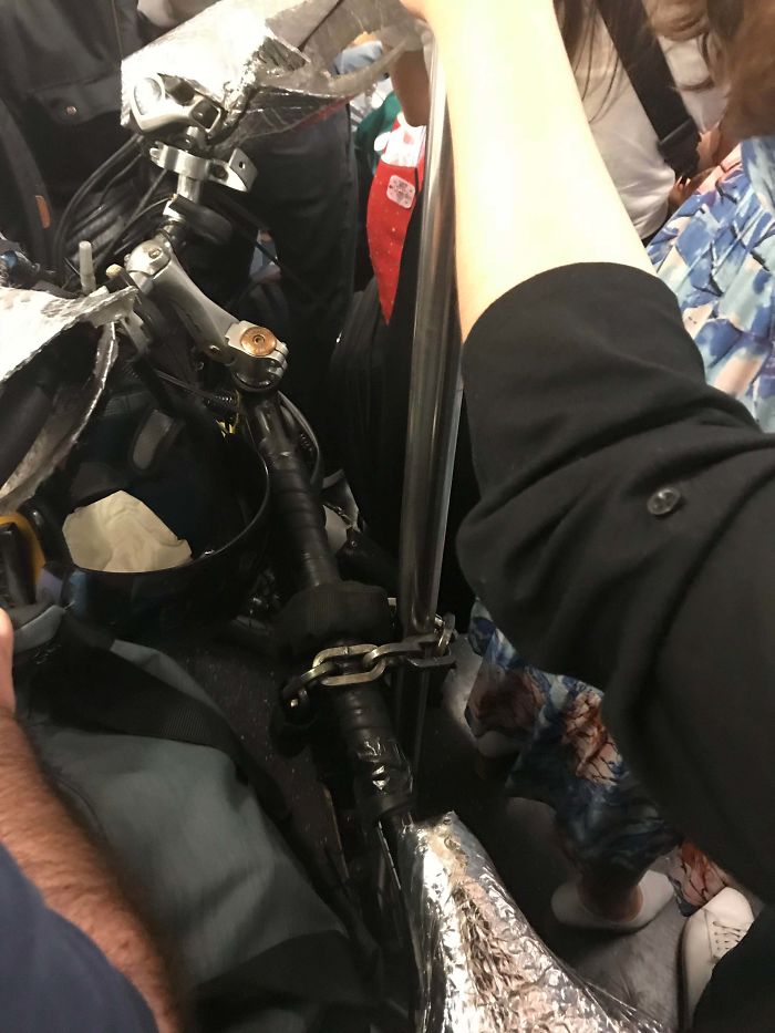 Some Jerk Padlocked His Electric Bike To The Pole In The Middle Of A 9:00 AM L Train