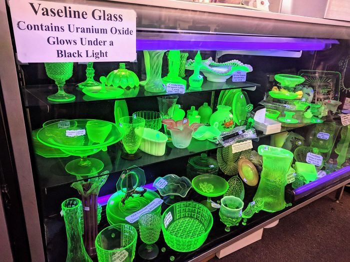 I Came Across A Shop Selling "Vaseline Glass" That Glows Under UV Light Because It Contains Uranium