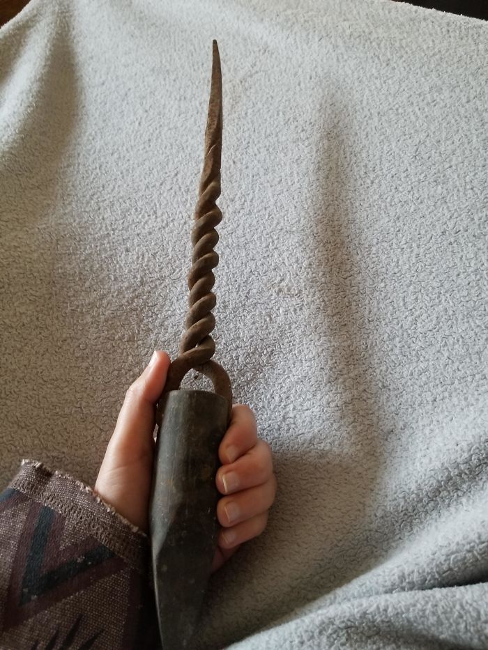 Landlord Found It In The Basement. Heavy Metal. Google Isn't Responding Well To "Scary Wand" Or "Aggressive Pleasure Instrument". What Is This Thing?