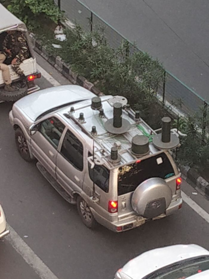 What Is This Thing On The Top Of The Suv ? Part Of A Motorcade Of A High Ranking Government Official
