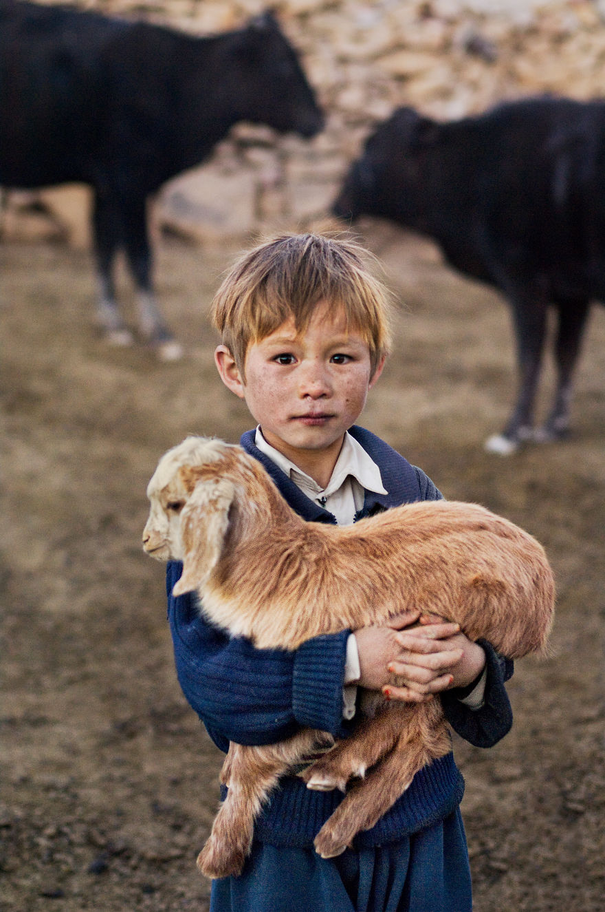 30 Photographs That Explore The Relationship Between Animals And Humans By  Steve McCurry | Bored Panda