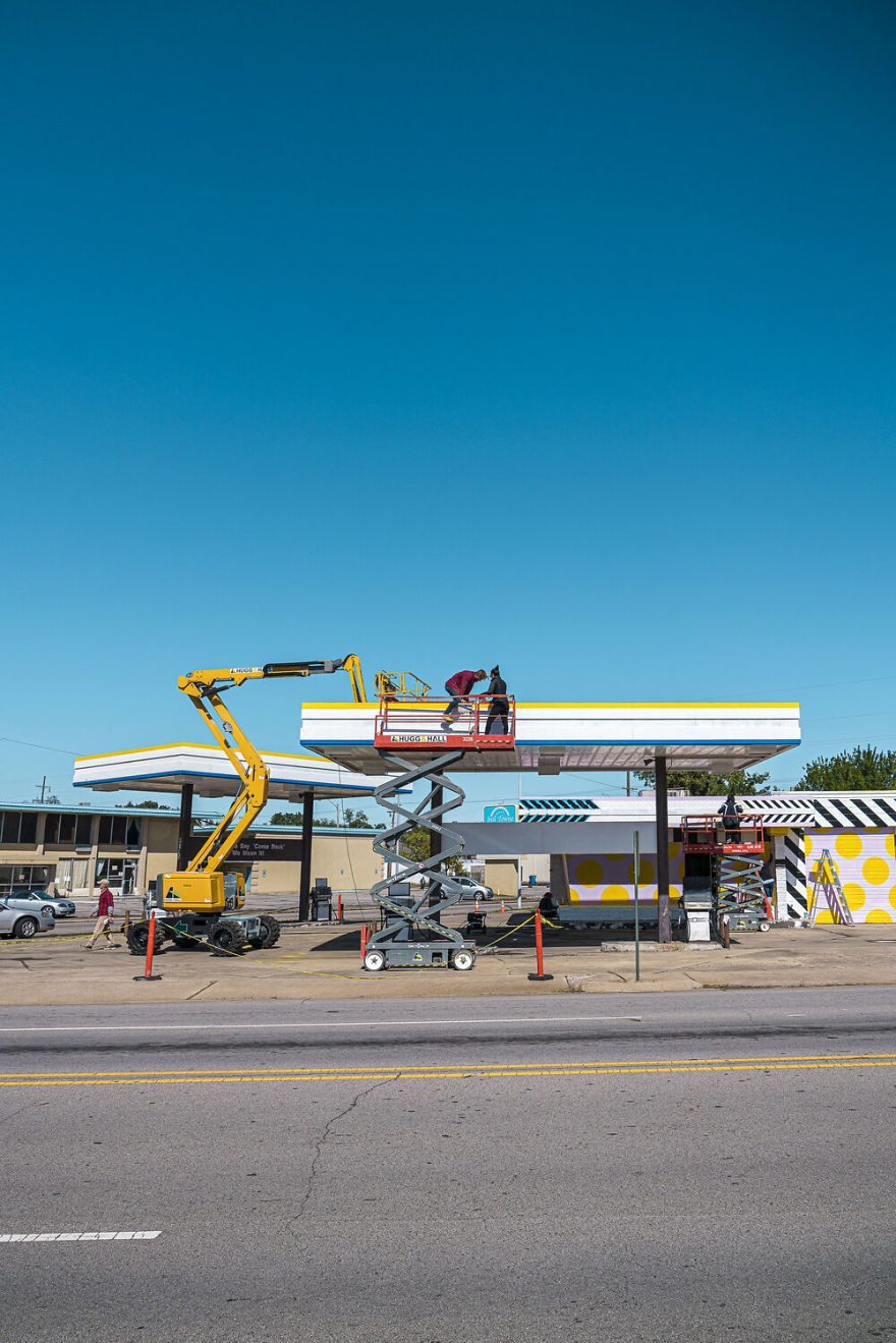 This Artist Turned An Abandoned Gas Station Into An Beautiful Landmark In Just A Week (19 Pics)