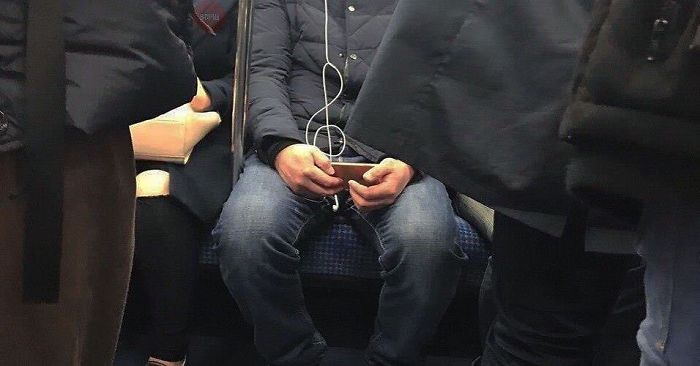 This Instagram Account Collects Funny And Strange Things Spotted On Public Transport (40 Pics)