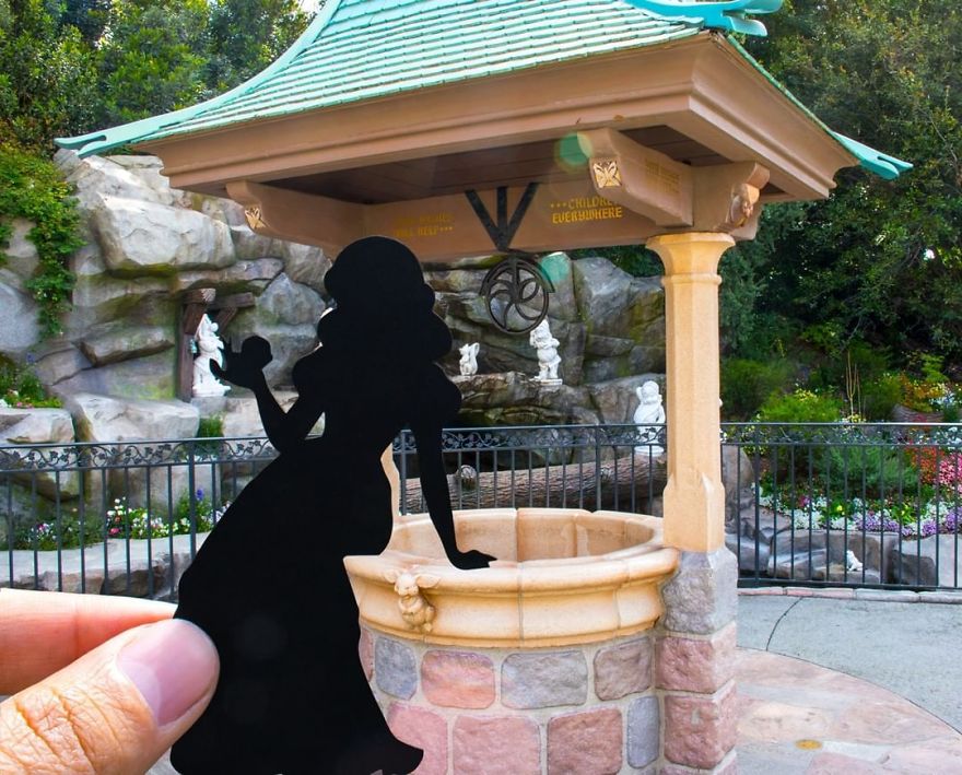 I Hold Up Paper At Disney Parks!
