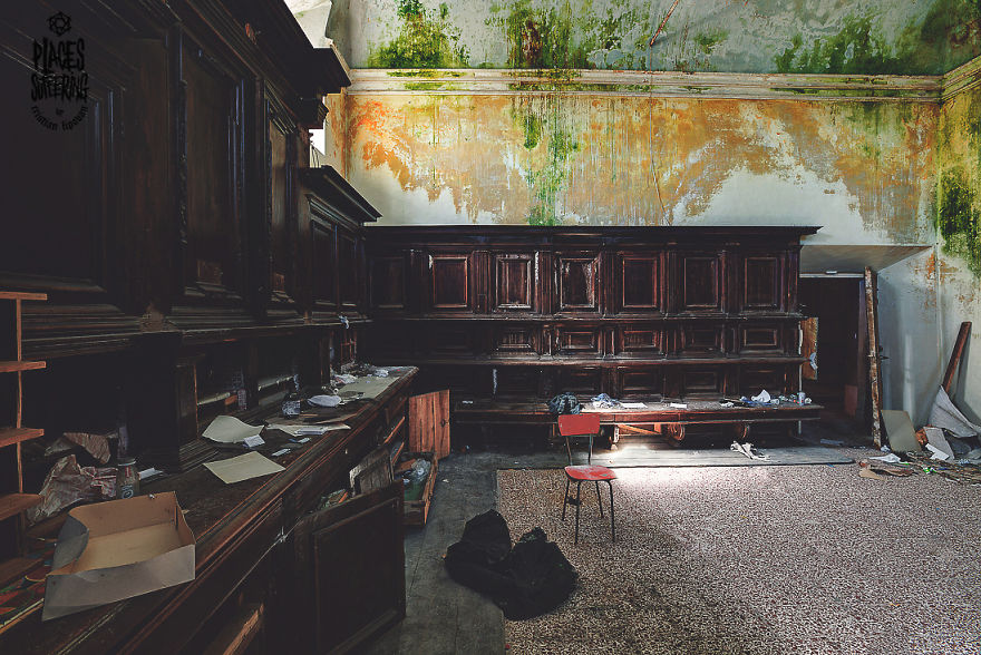 I Found A Well-Preserved Abandoned Monastery In Italy And Captured Its Atmosphere In 27 Photos
